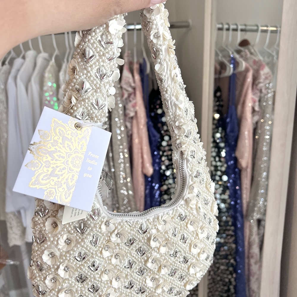 Viral Beaded Ivory and Silver Shoulder Bag. NWT. - Picture 5 of 6